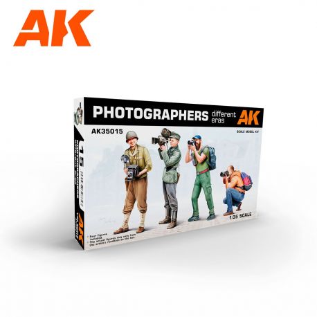 Photographers (Different eras) AK35015 1:35